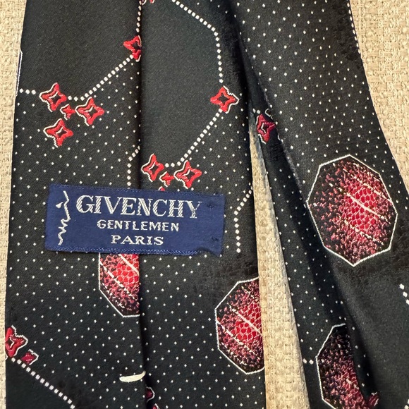 Black and Red Geometric Men's Tie - Picture 2 of 2